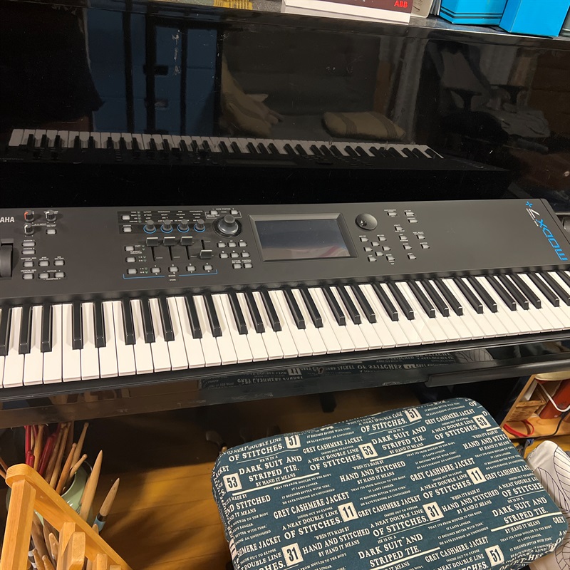 YAMAHA MODX + 7の画像